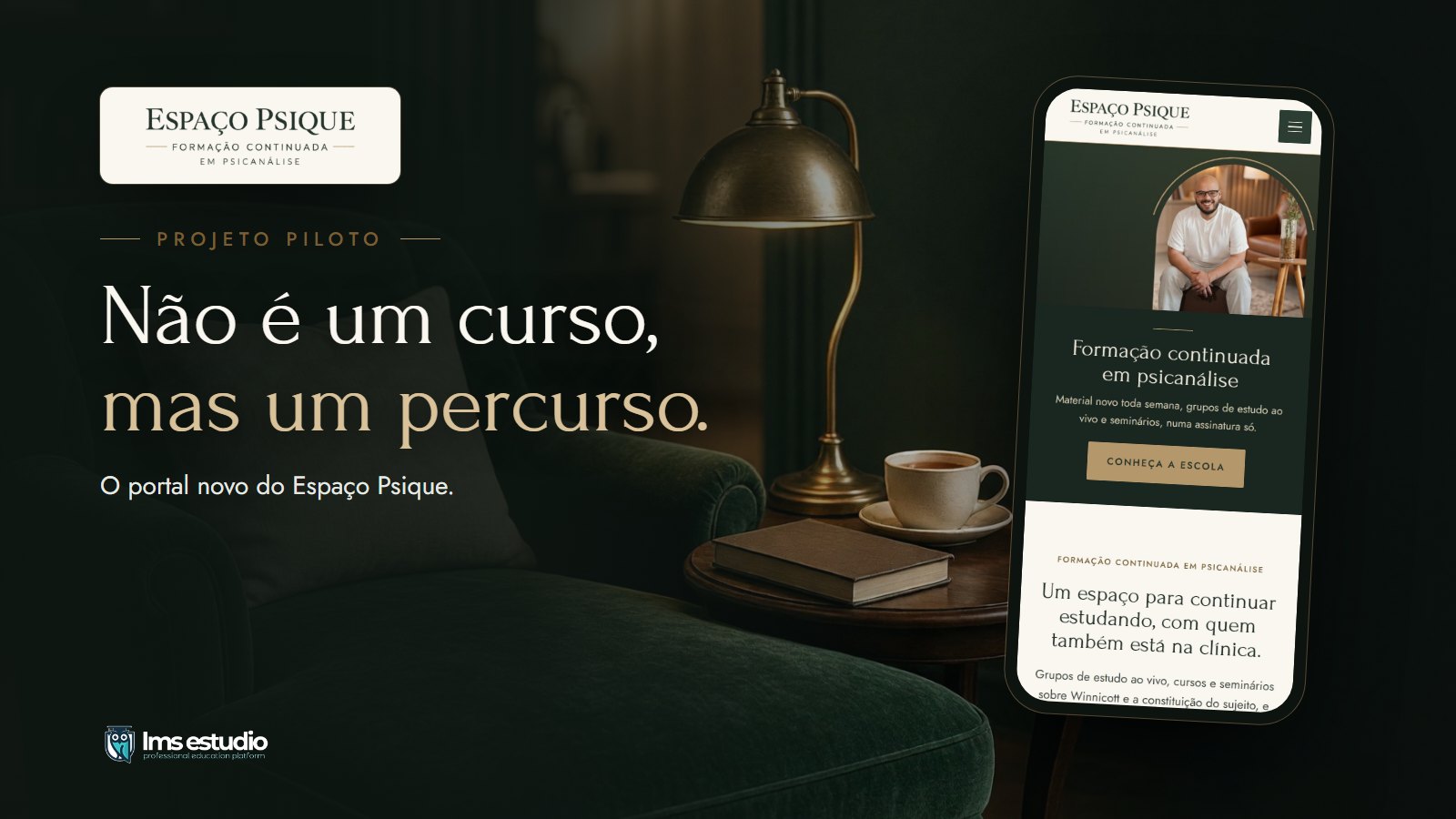Antes e depois: o portal novo do Espaço Psique, com as cores da logo e as três portas da escola