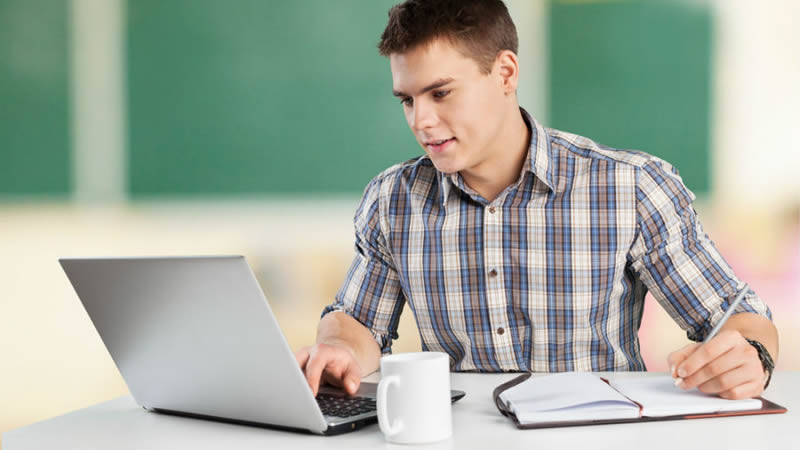 7 benefícios de estudar online