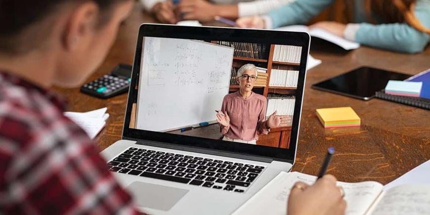 Neste artigo, vamos demonstrar razões suficientes para investir no segmento de EAD no Brasil. Continue acompanhando o blog e fique bem informado. Confira já!