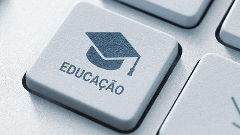 Moodle é um Ambiente Virtual de Aprendizagem (AVA) criado, em 1999, pelo australiano Martin Dougiamas.