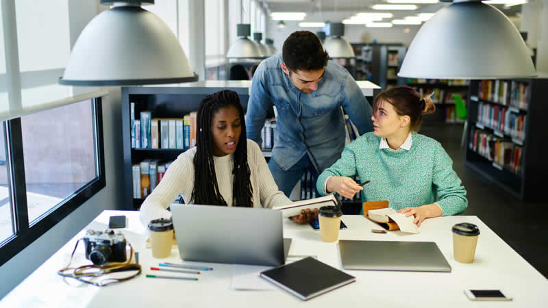 Razões para a Educação a Distância estar em alta no mercado de trabalho