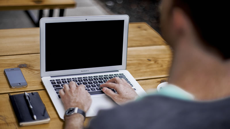 3 erros ao estudar em EaD que os alunos cometem