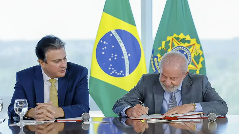 O presidente Luiz Inácio Lula da Silva, acompanhado pelo ministro da Educação Camilo Santana, assinou em 19 de maio de 2025 o Decreto nº 12.456/2025 que institui a Nova Política de Educação a Distância (EAD) no Brasil.